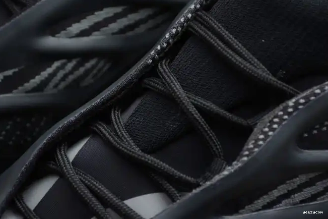 Black 700 Yeezy Boost H67799 V3 Adidas 0605